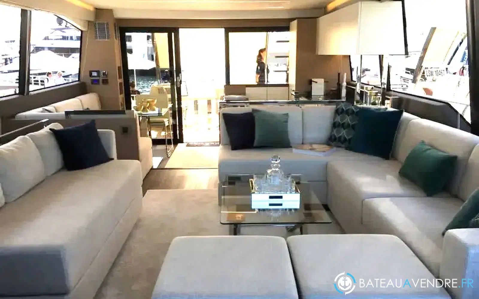 slider 27 Prestige Yachts 680 Fly