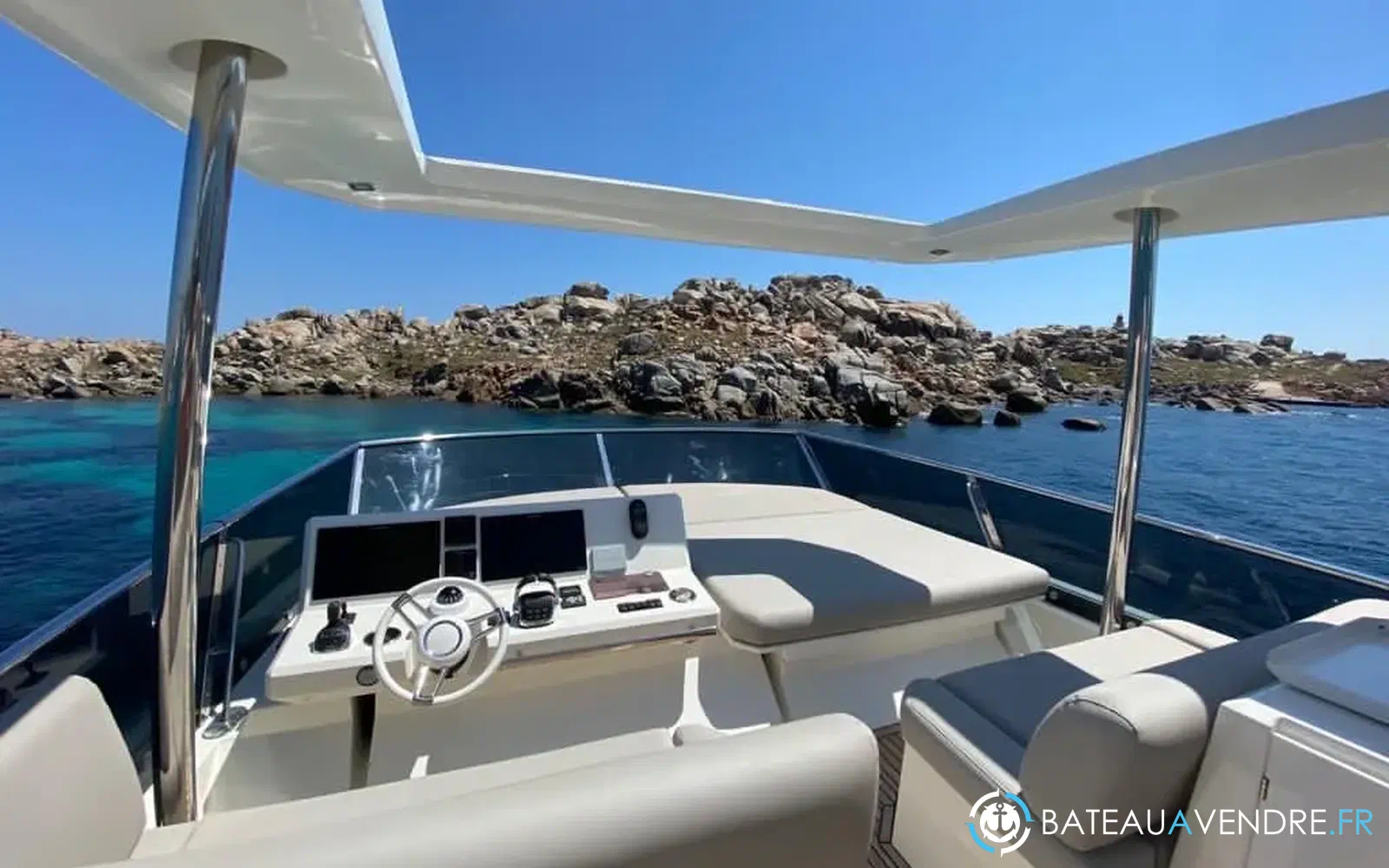 slider 4 Prestige Yachts 680 Fly