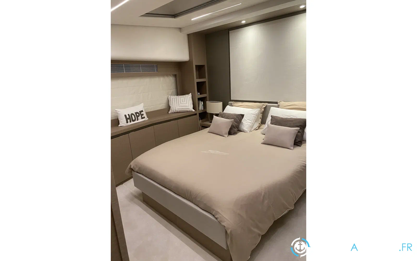 slider 5 Prestige Yachts 680 Fly