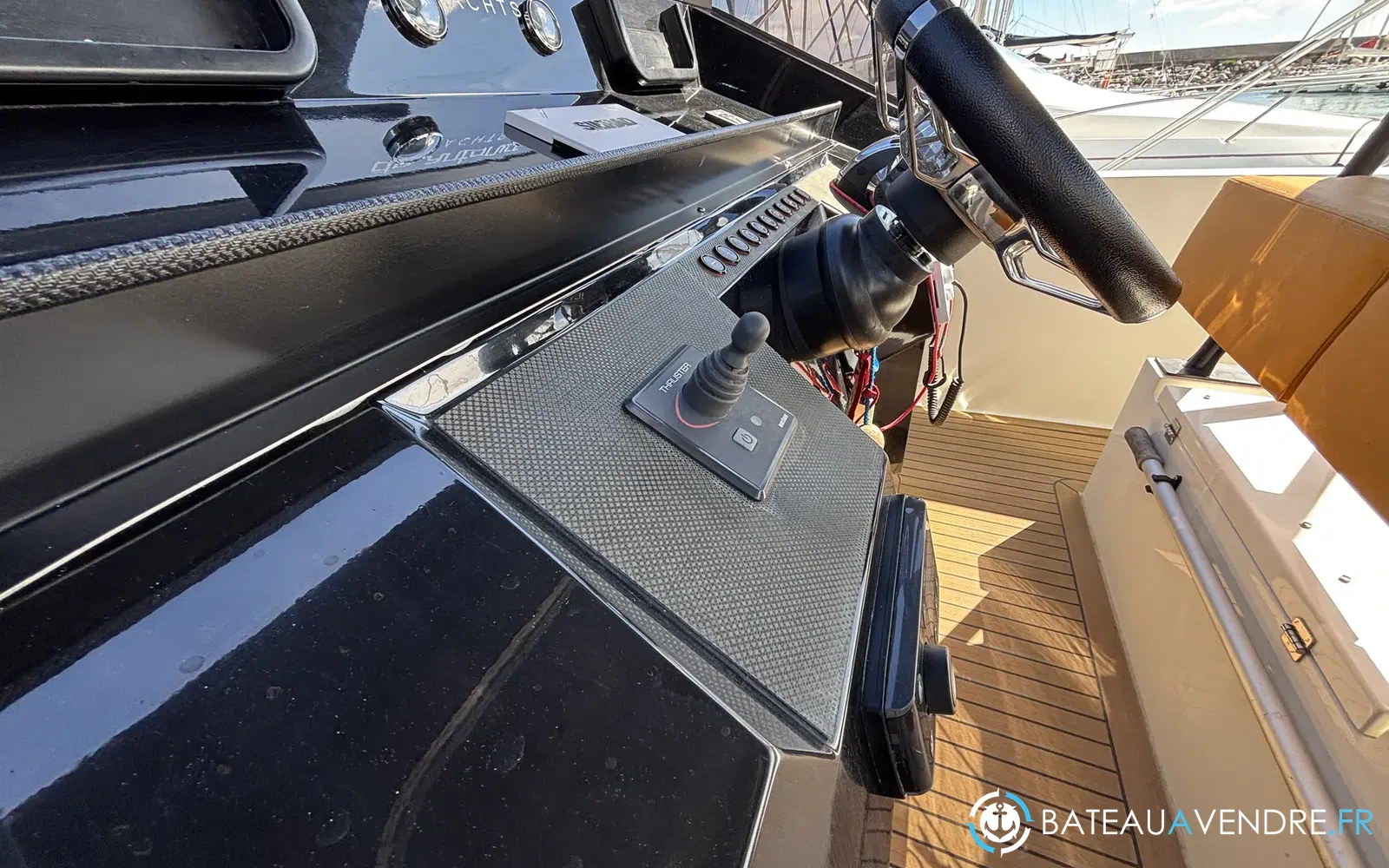 slider 13 De Antonio Yachts D28