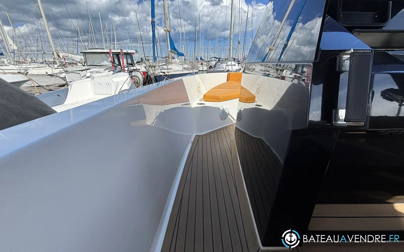 slider 17 De Antonio Yachts D28