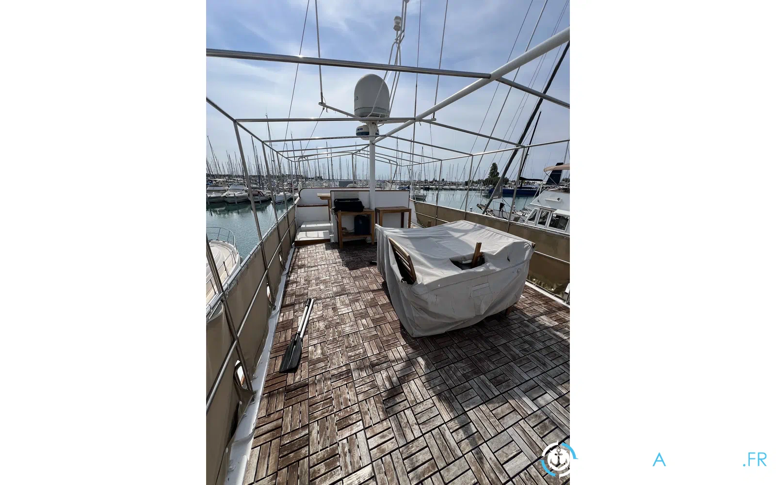 slider 11 Grand Banks 50