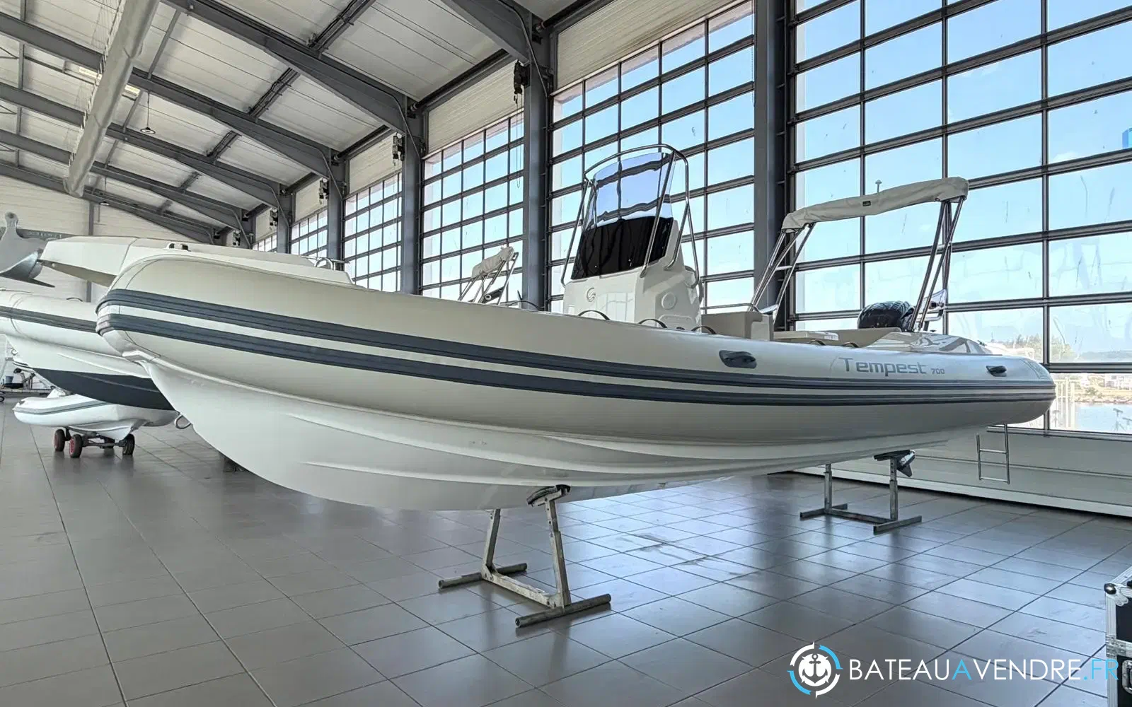 slider 0 Capelli Tempest 700 Luxe