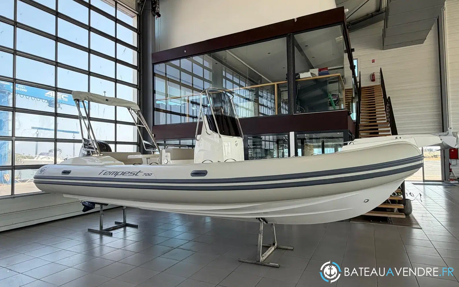 slider 13 Capelli Tempest 700 Luxe