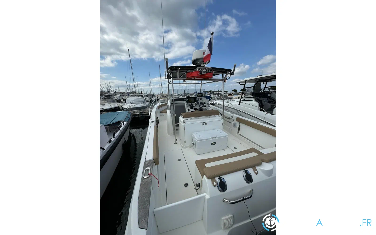 slider 31 Jeanneau Cap Camarat 8.5 CC