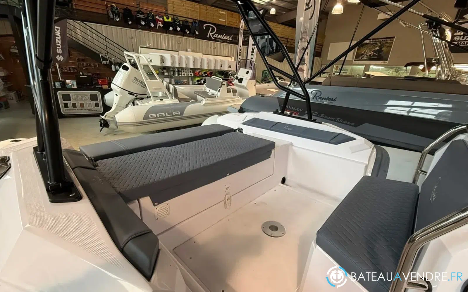 slider 9 Ranieri Cayman 26 Sport Touring