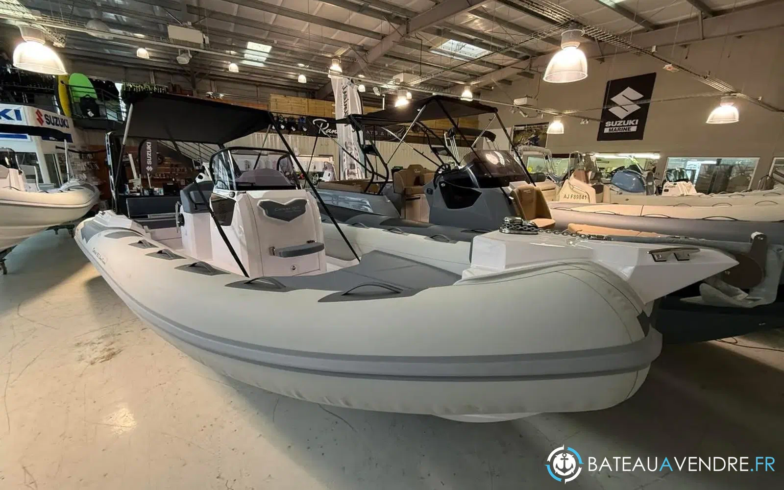 slider 1 Ranieri Cayman 26 Sport Touring