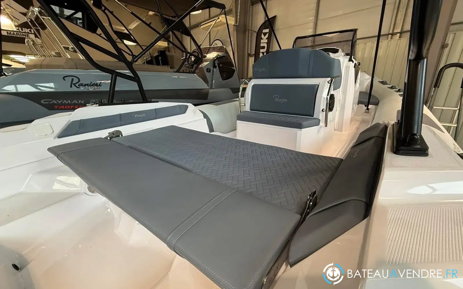 slider 4 Ranieri Cayman 26 Sport Touring