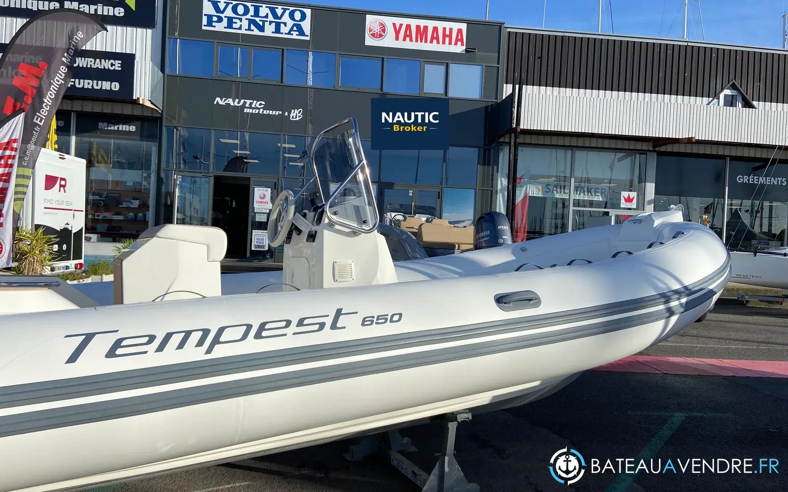slider 1 Capelli Tempest 650 Luxe