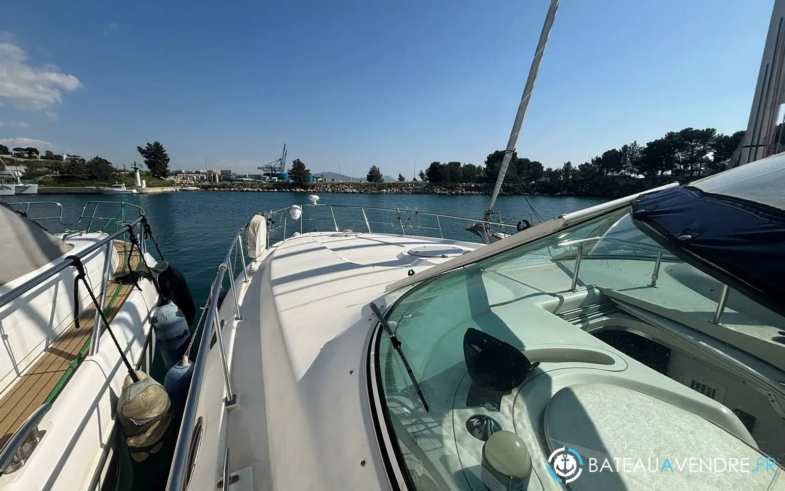slider 10 Cruisers Yachts 4270 Esprit
