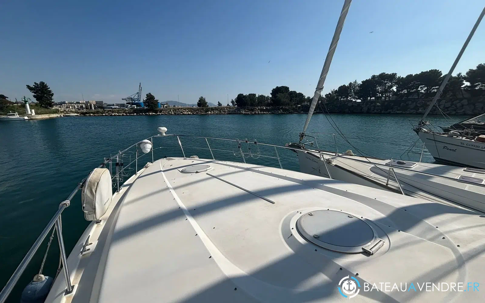 slider 11 Cruisers Yachts 4270 Esprit