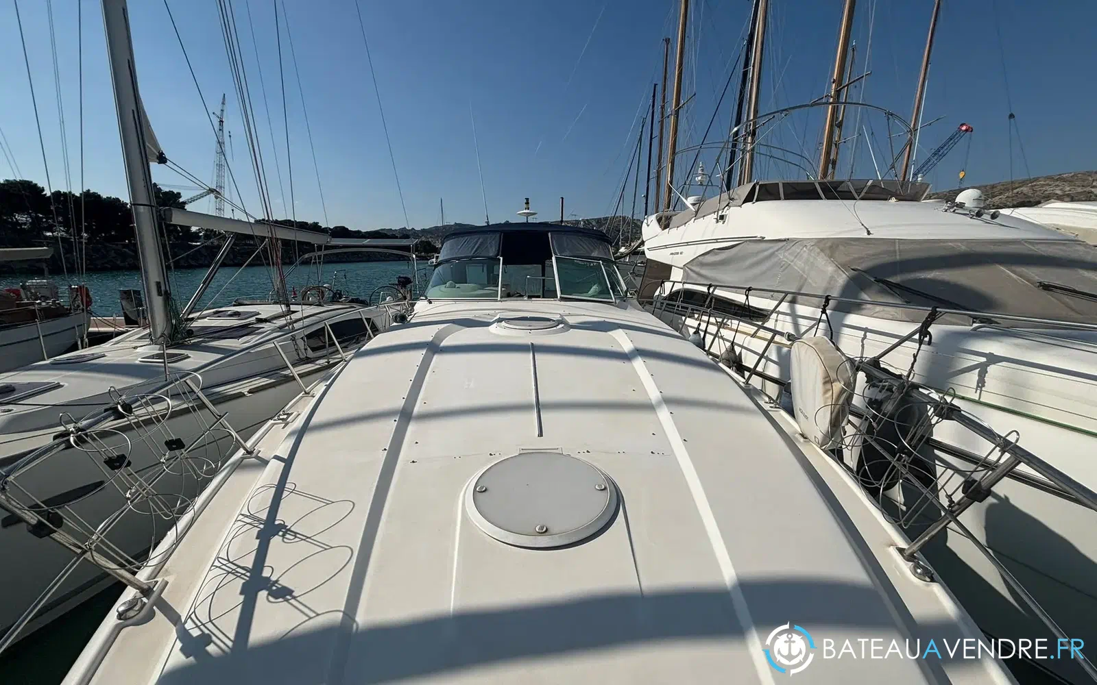 slider 12 Cruisers Yachts 4270 Esprit