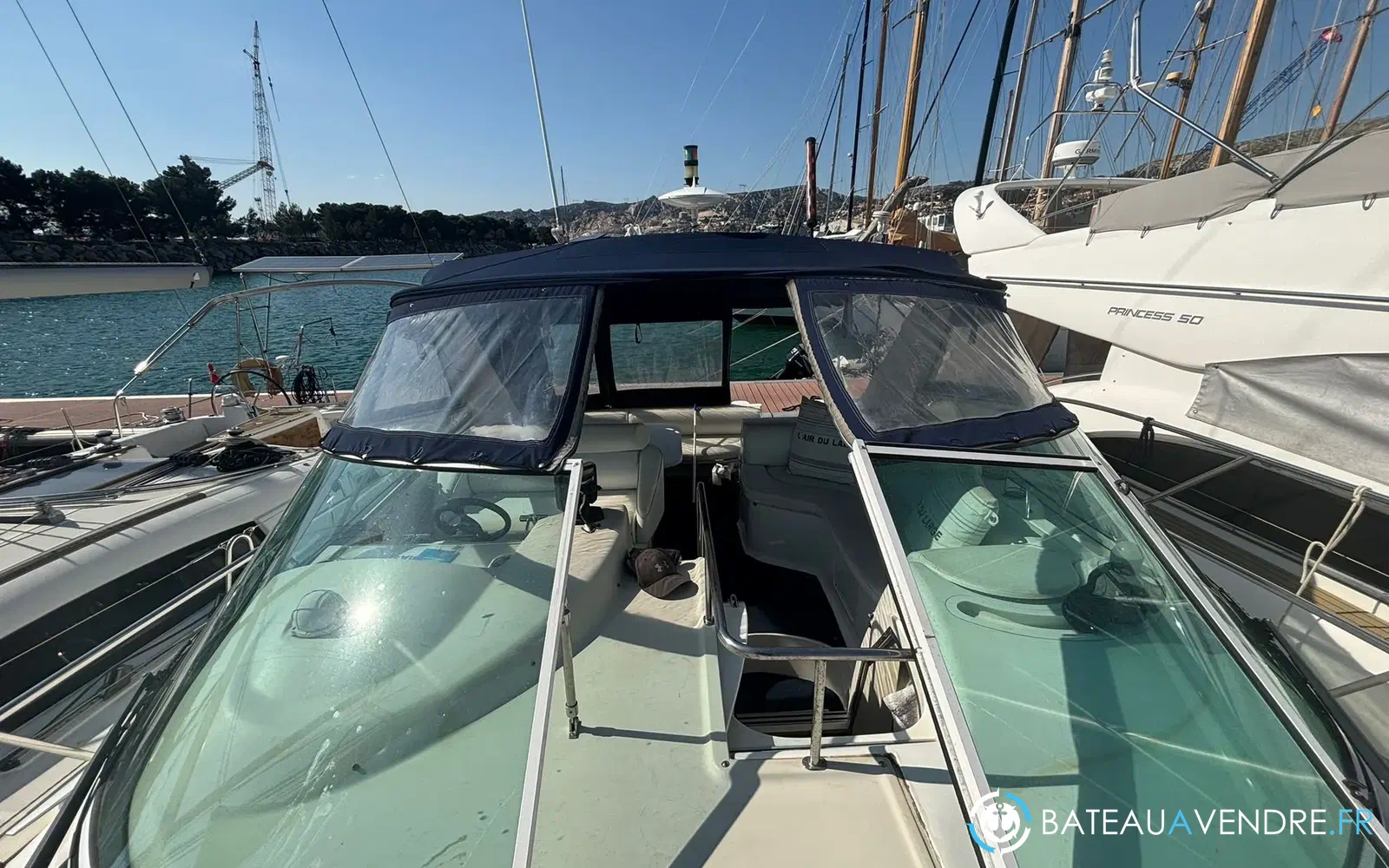 slider 13 Cruisers Yachts 4270 Esprit