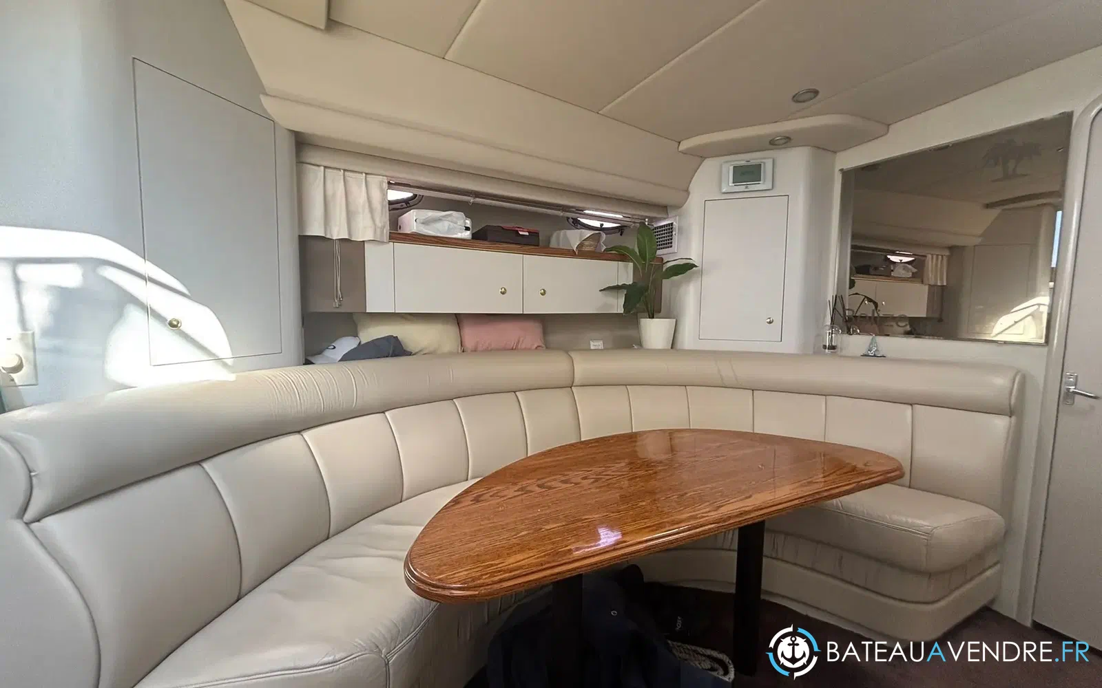 slider 18 Cruisers Yachts 4270 Esprit