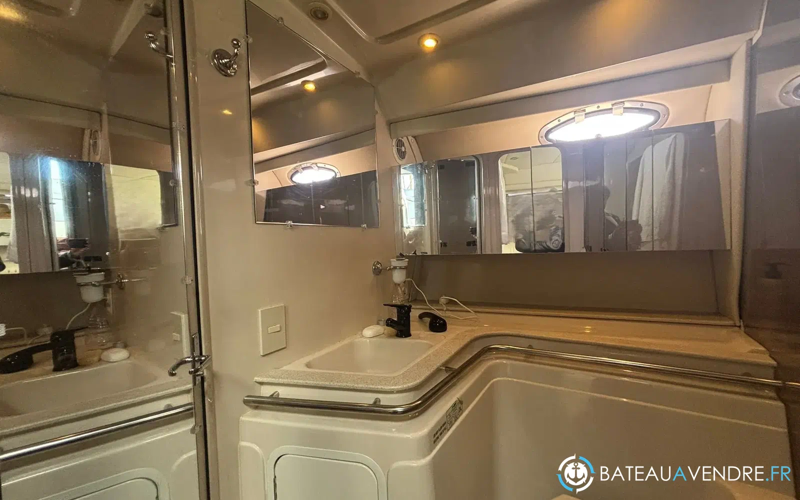 slider 20 Cruisers Yachts 4270 Esprit