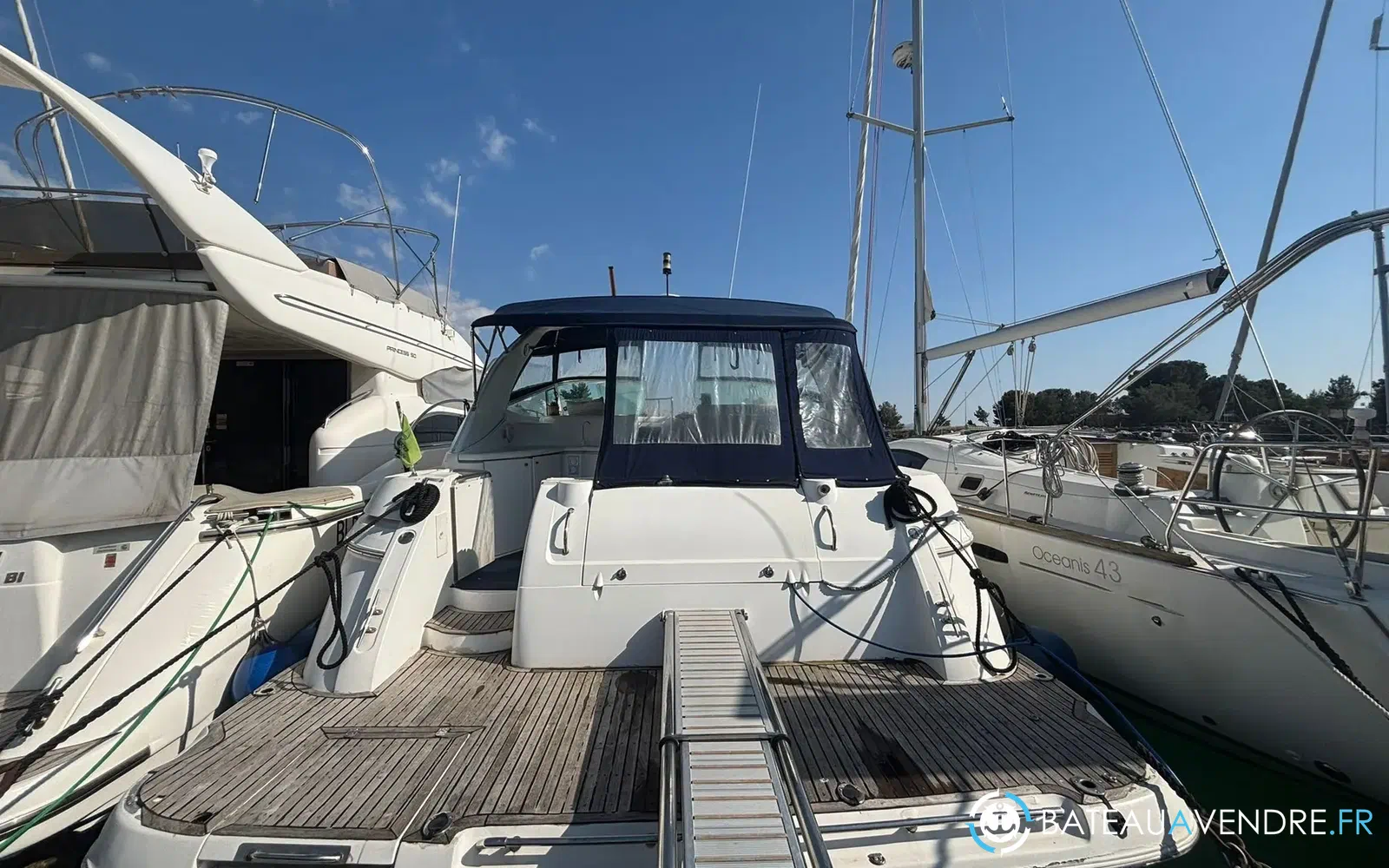 slider 3 Cruisers Yachts 4270 Esprit