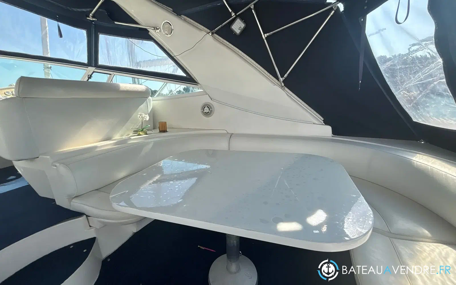 slider 5 Cruisers Yachts 4270 Esprit