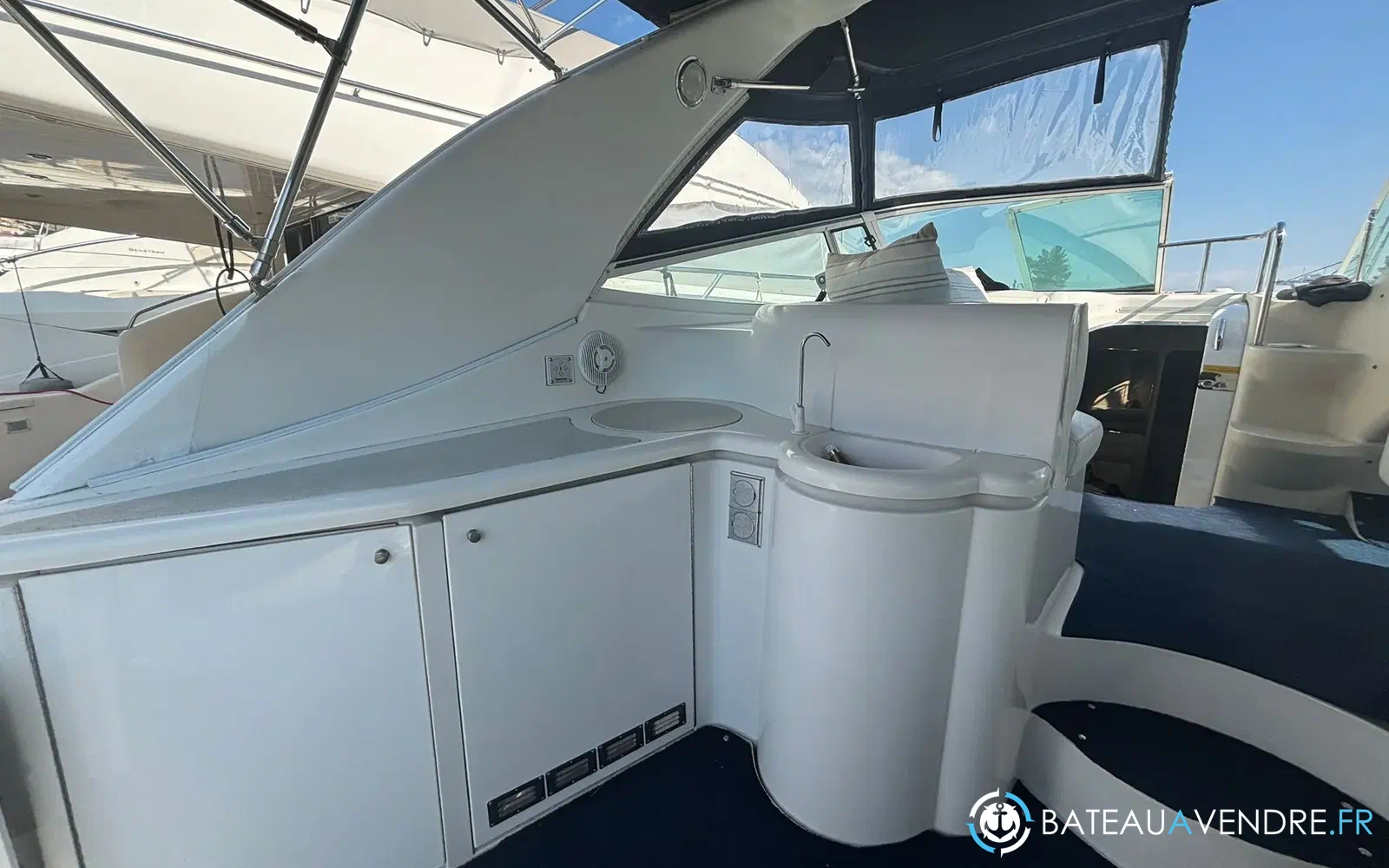 slider 6 Cruisers Yachts 4270 Esprit