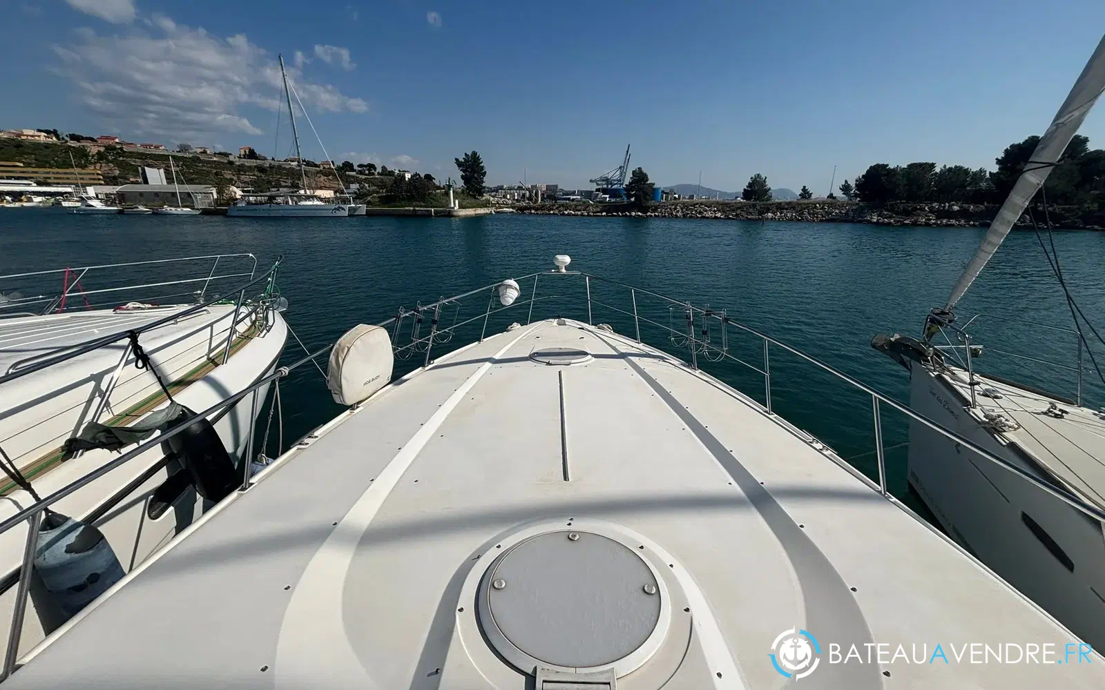 slider 8 Cruisers Yachts 4270 Esprit