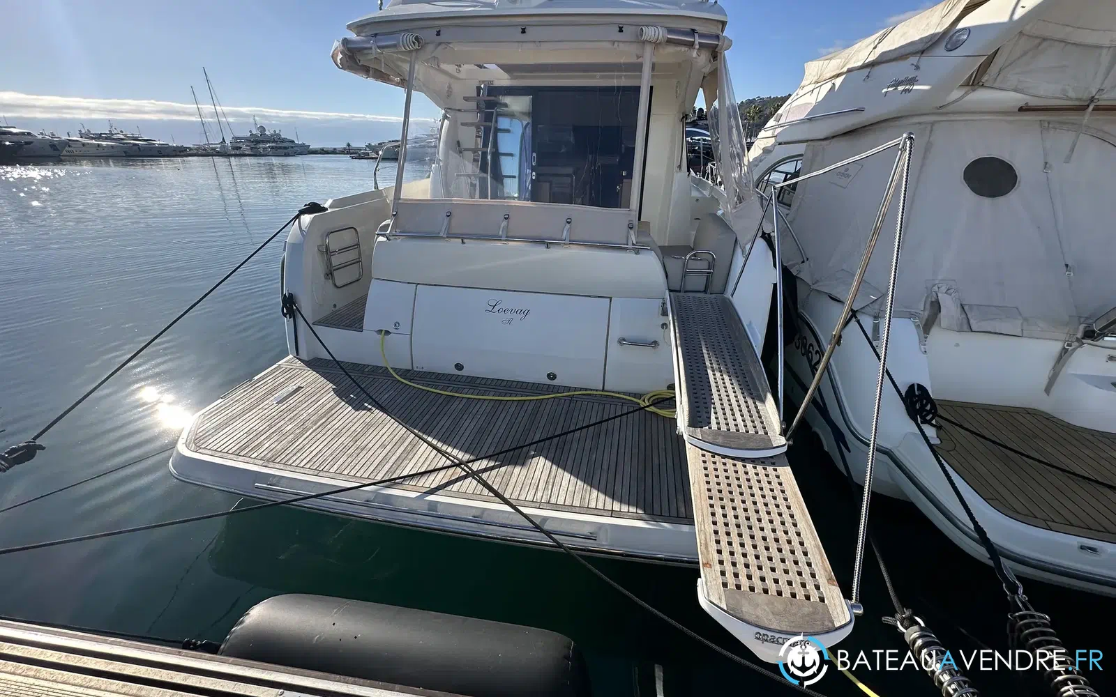 slider 1 Prestige Yachts 420 Fly