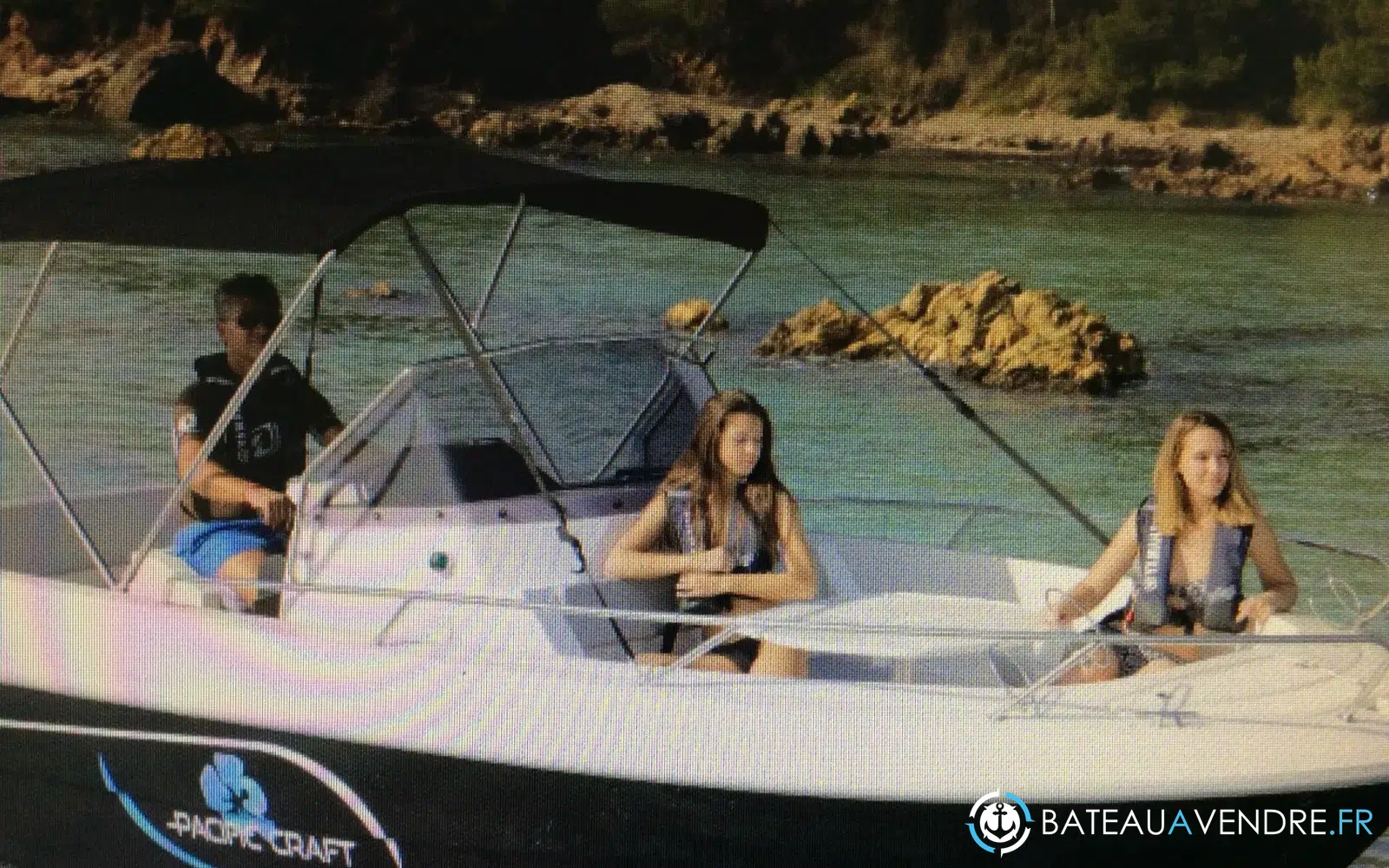 slider 12 Pacific Craft 670 Open