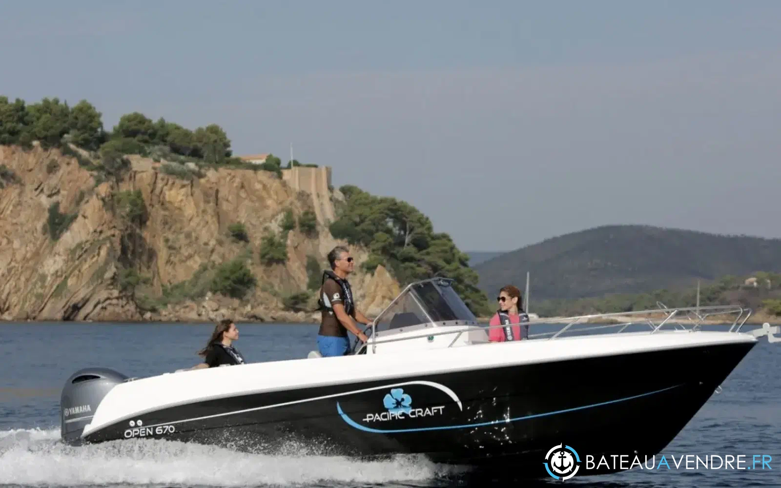 slider 1 Pacific Craft 670 Open