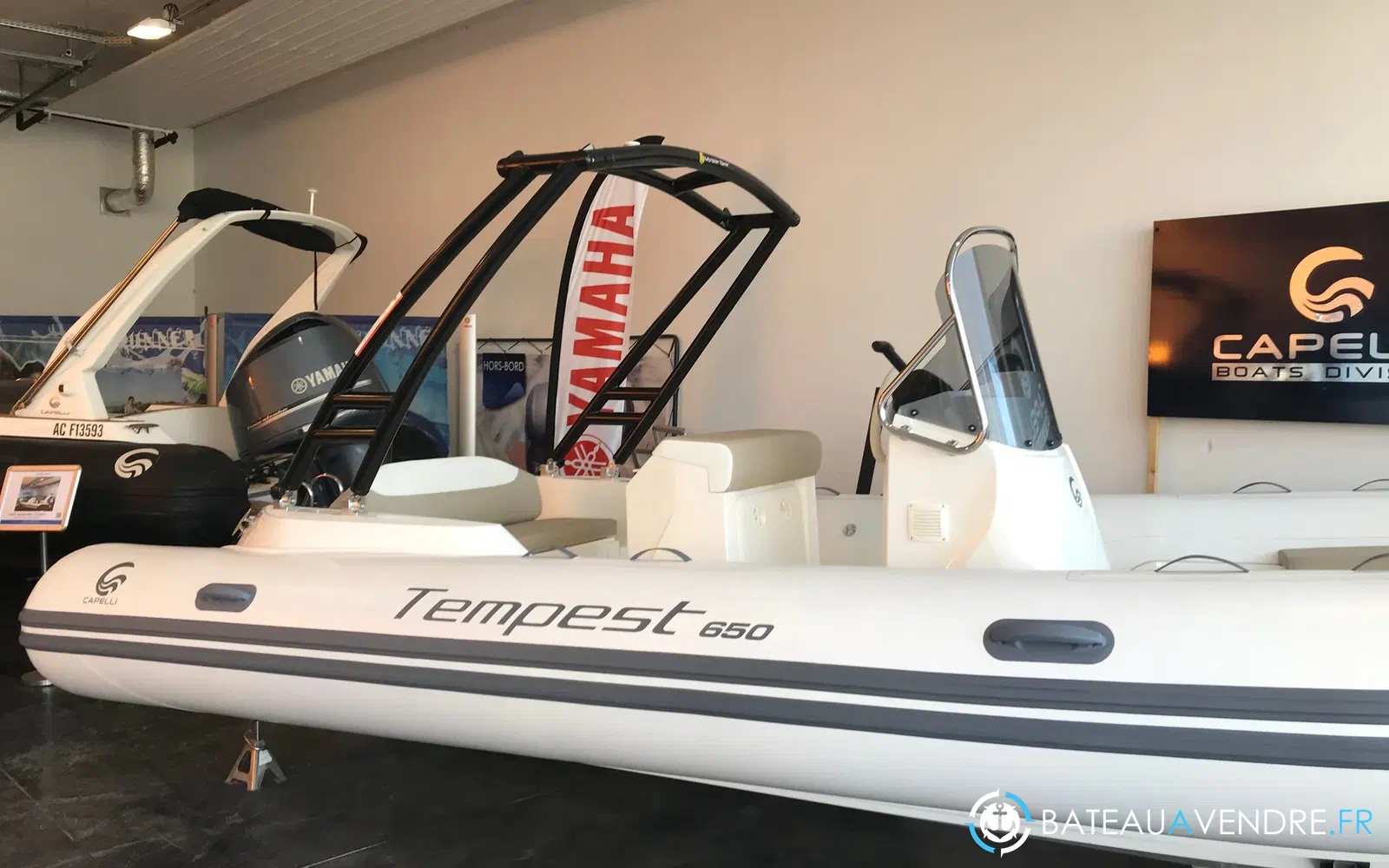 slider 3 Capelli Tempest 650 Open