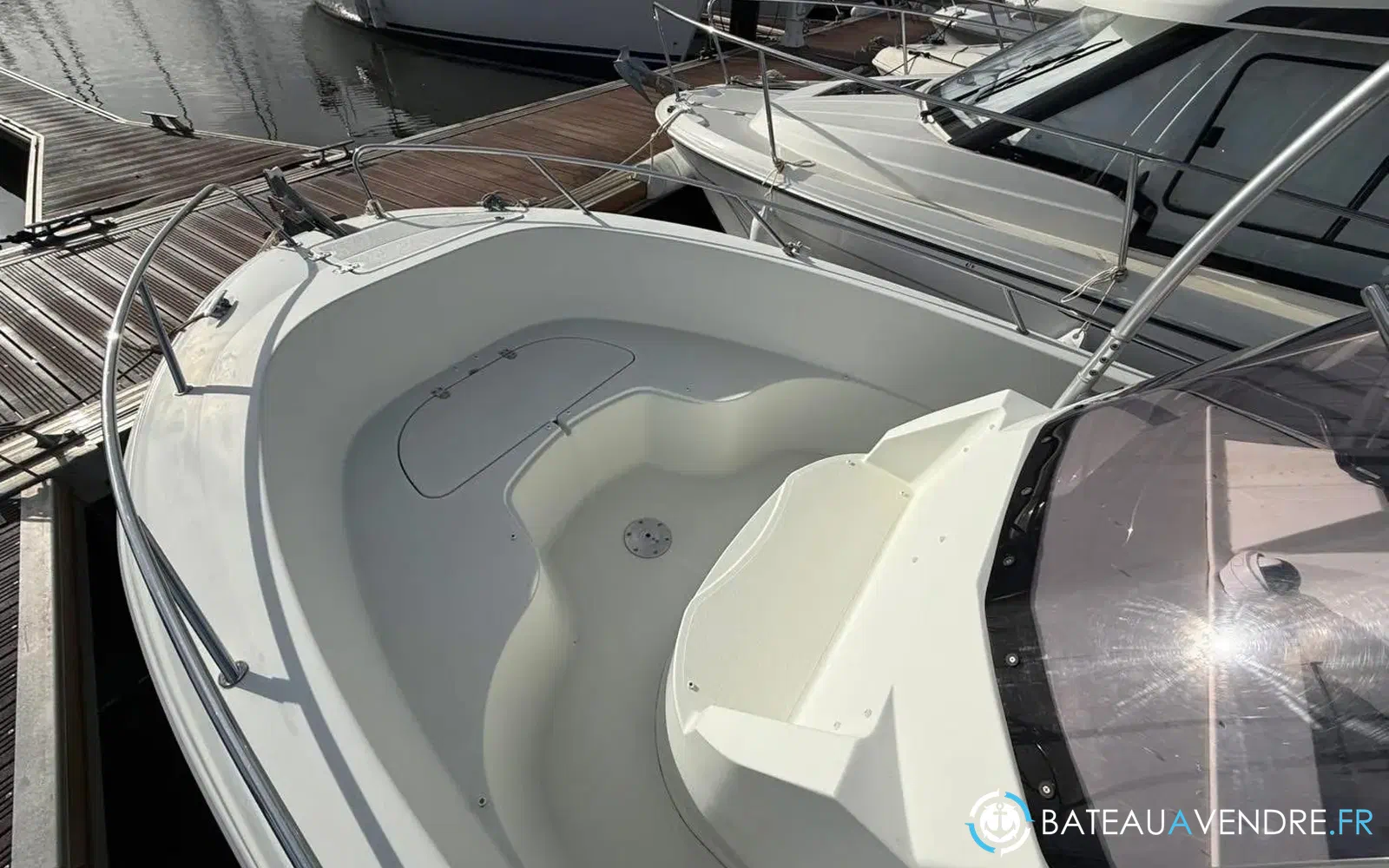 slider 9 Pacific Craft 670 Open