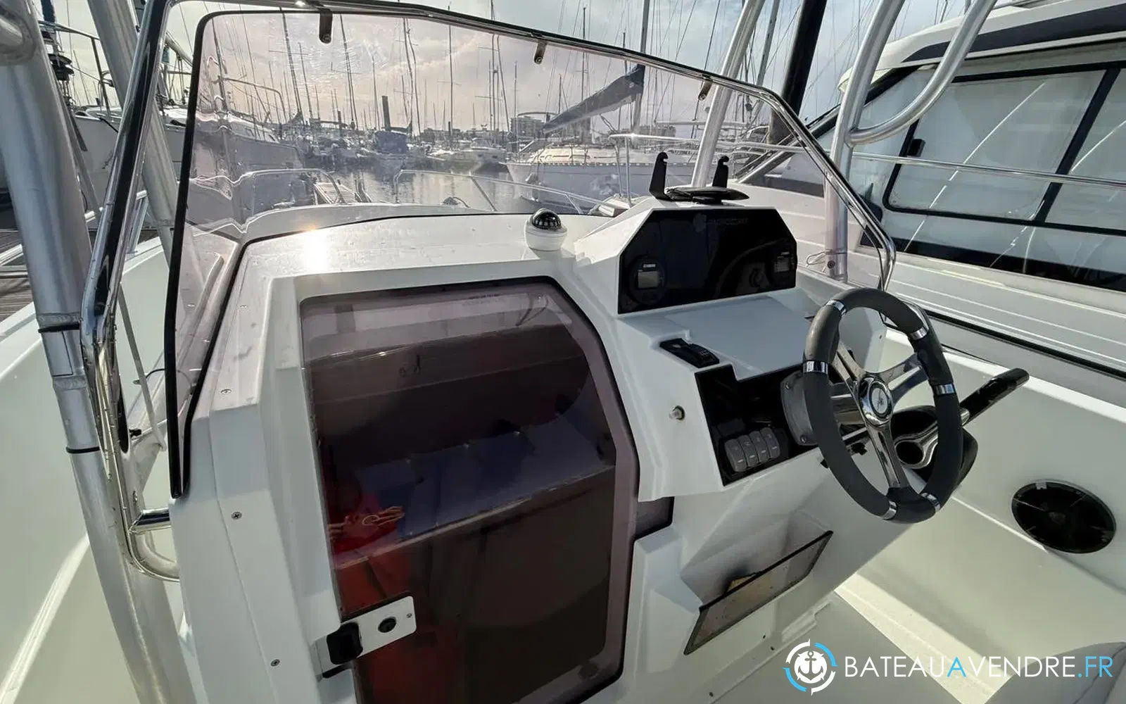 slider 12 Pacific Craft 670 Open