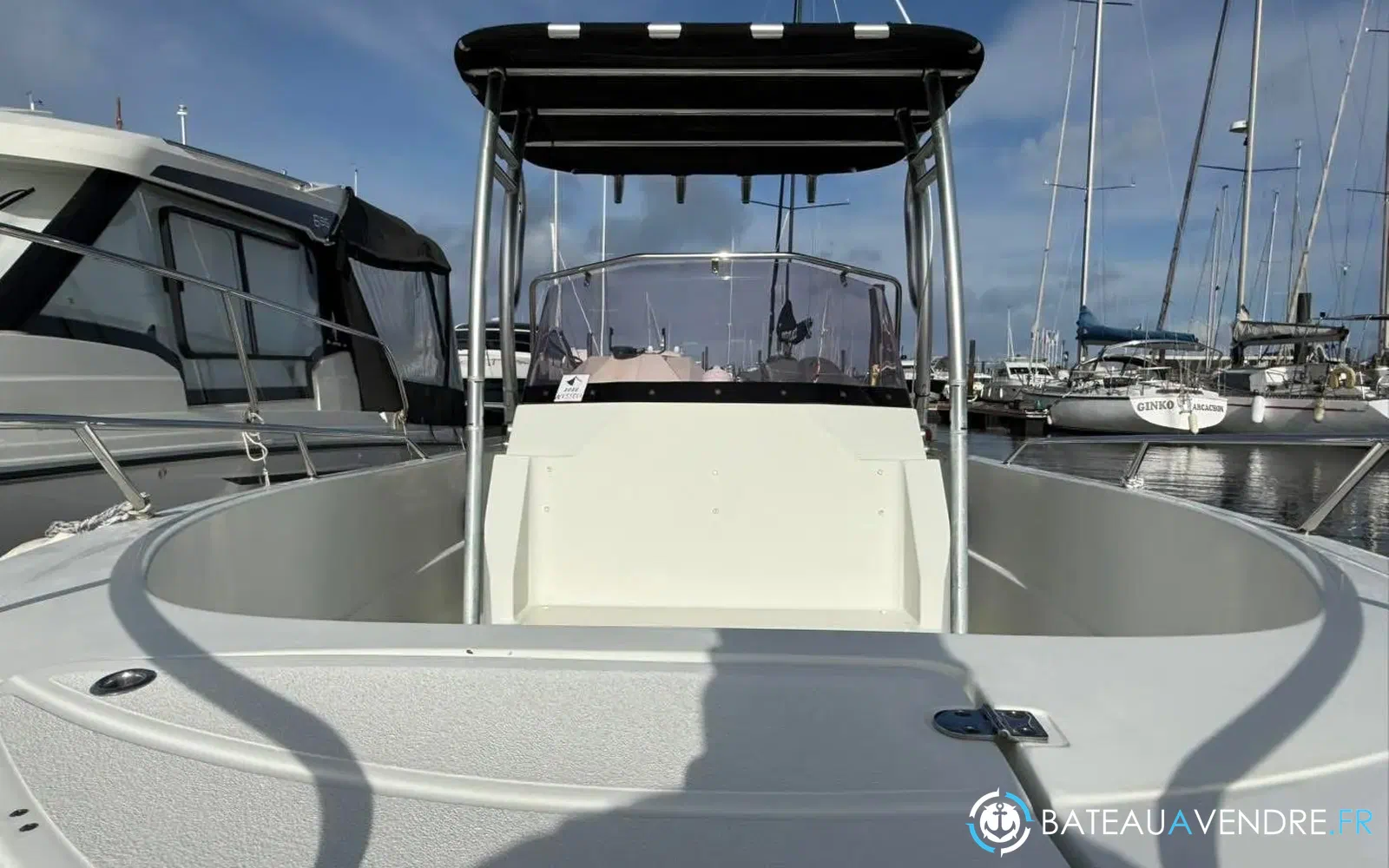 slider 7 Pacific Craft 670 Open