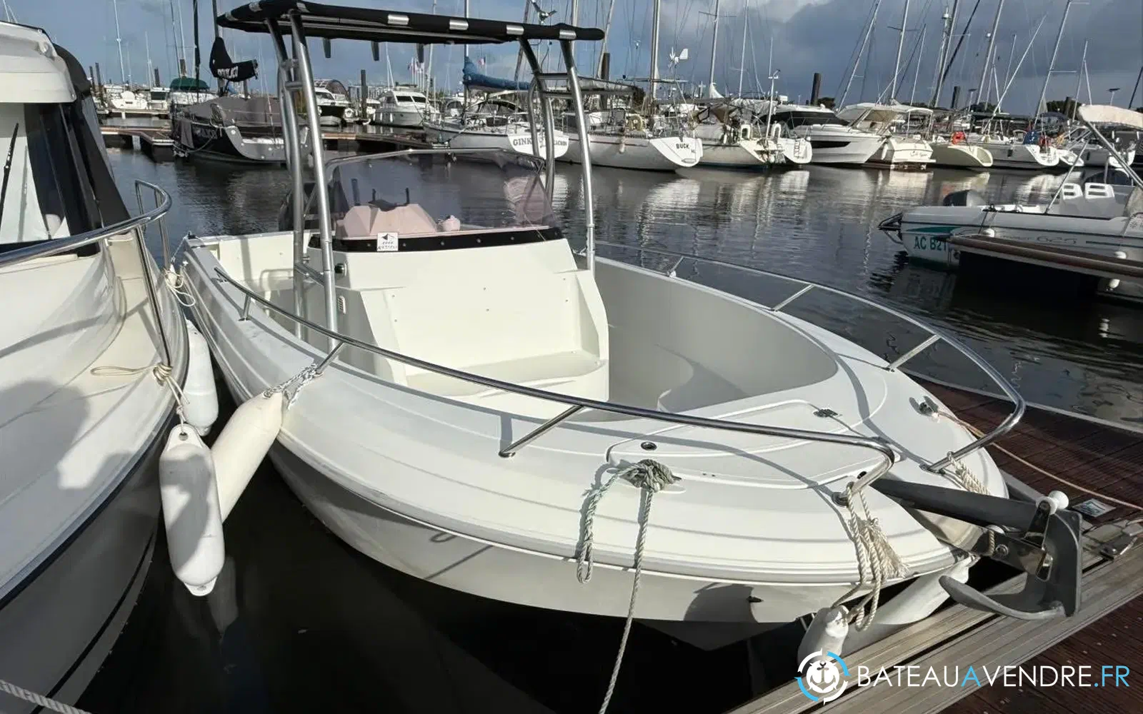 slider 8 Pacific Craft 670 Open