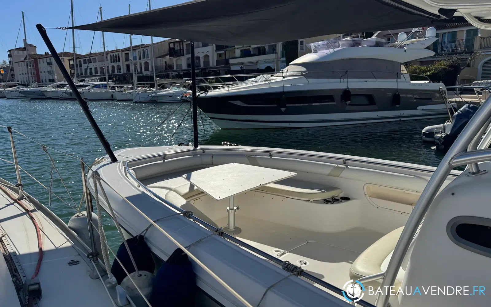 slider 10 Boston Whaler 320 Outrage