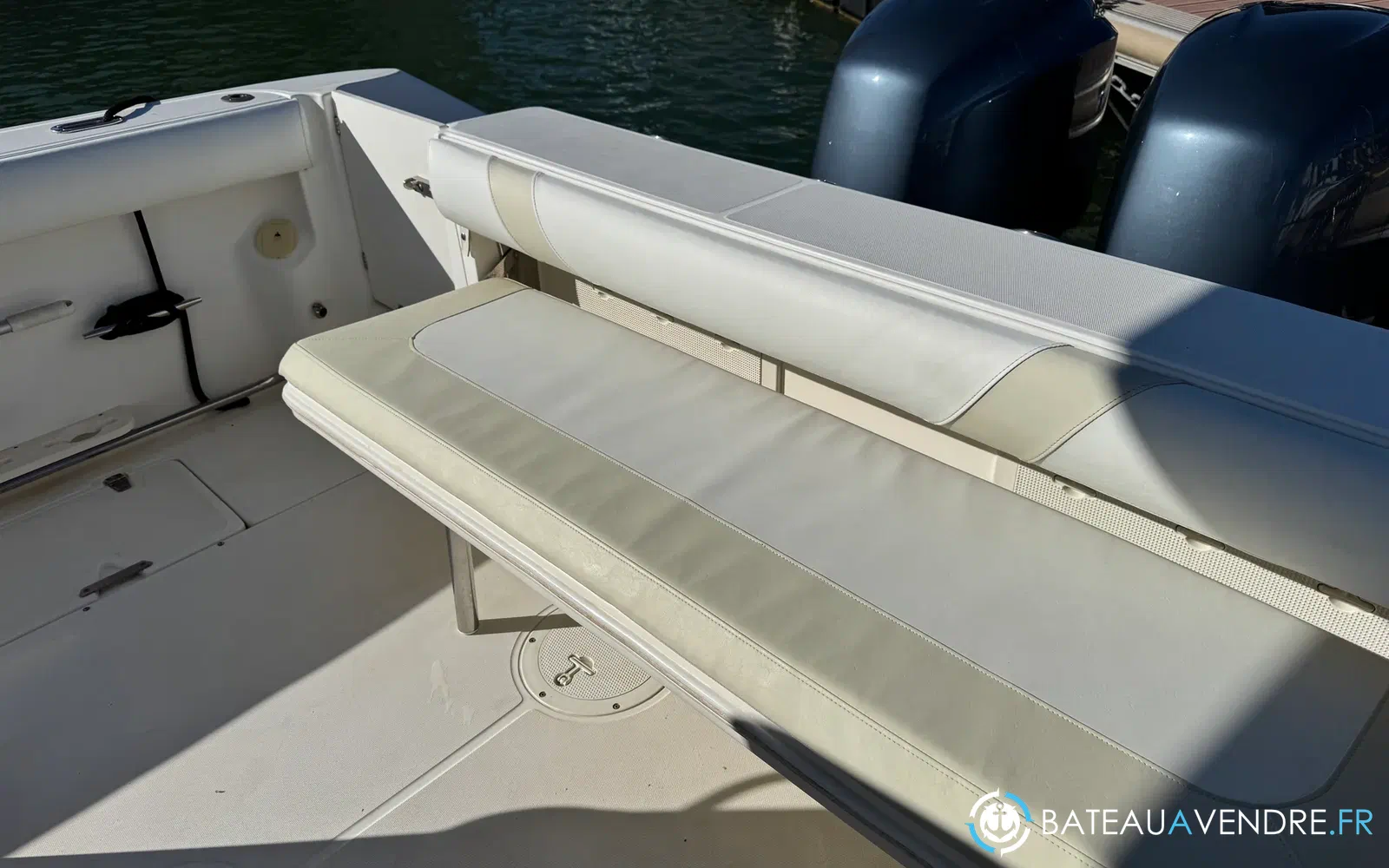 slider 13 Boston Whaler 320 Outrage