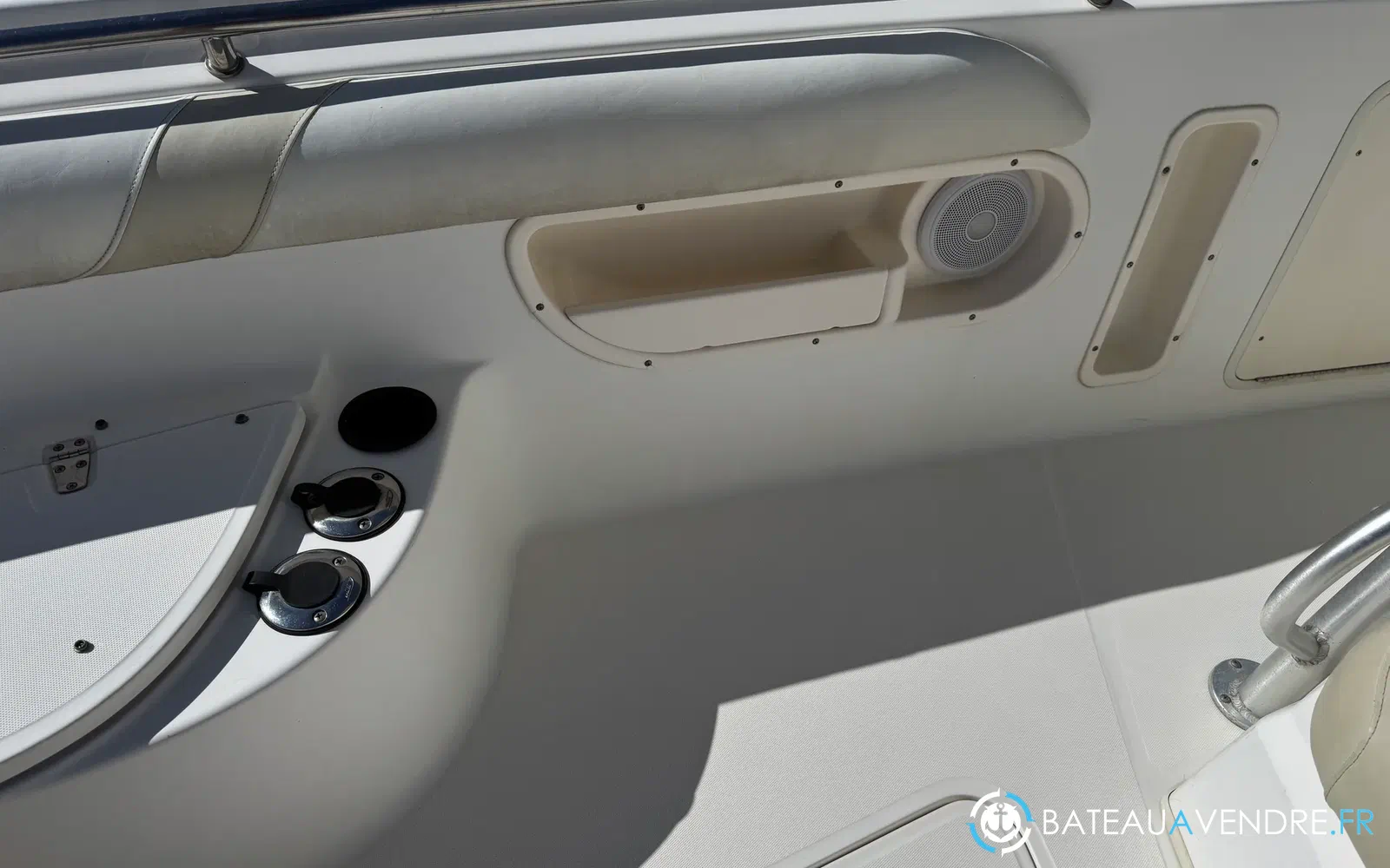 slider 14 Boston Whaler 320 Outrage