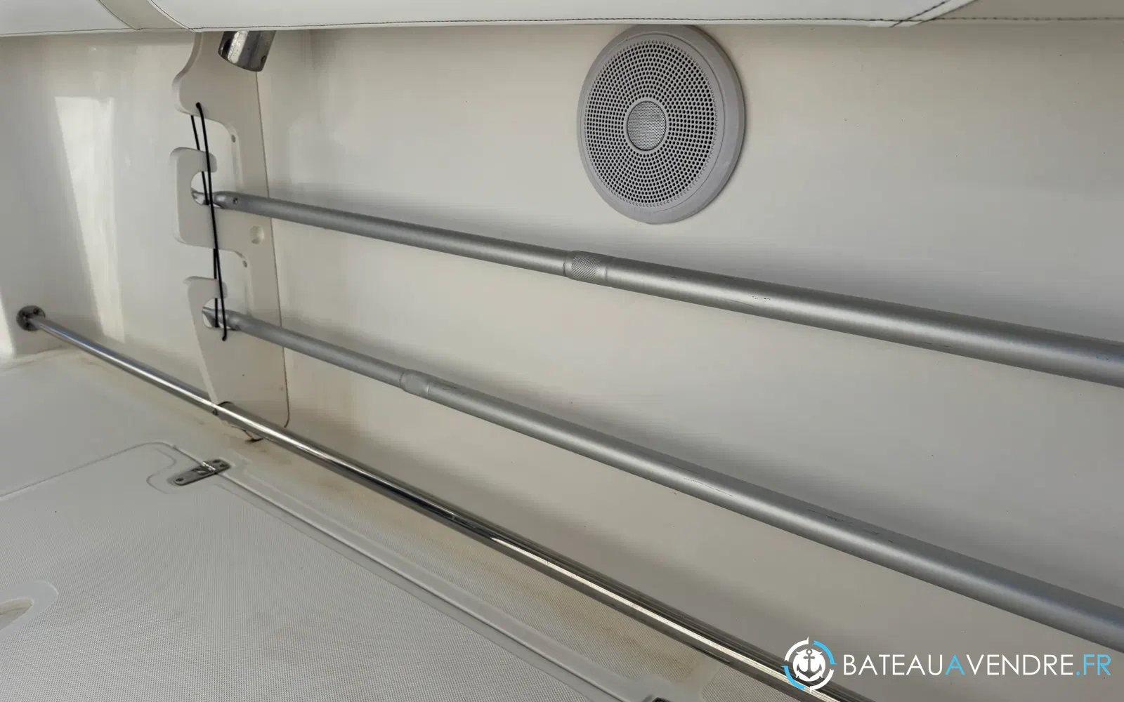 slider 15 Boston Whaler 320 Outrage