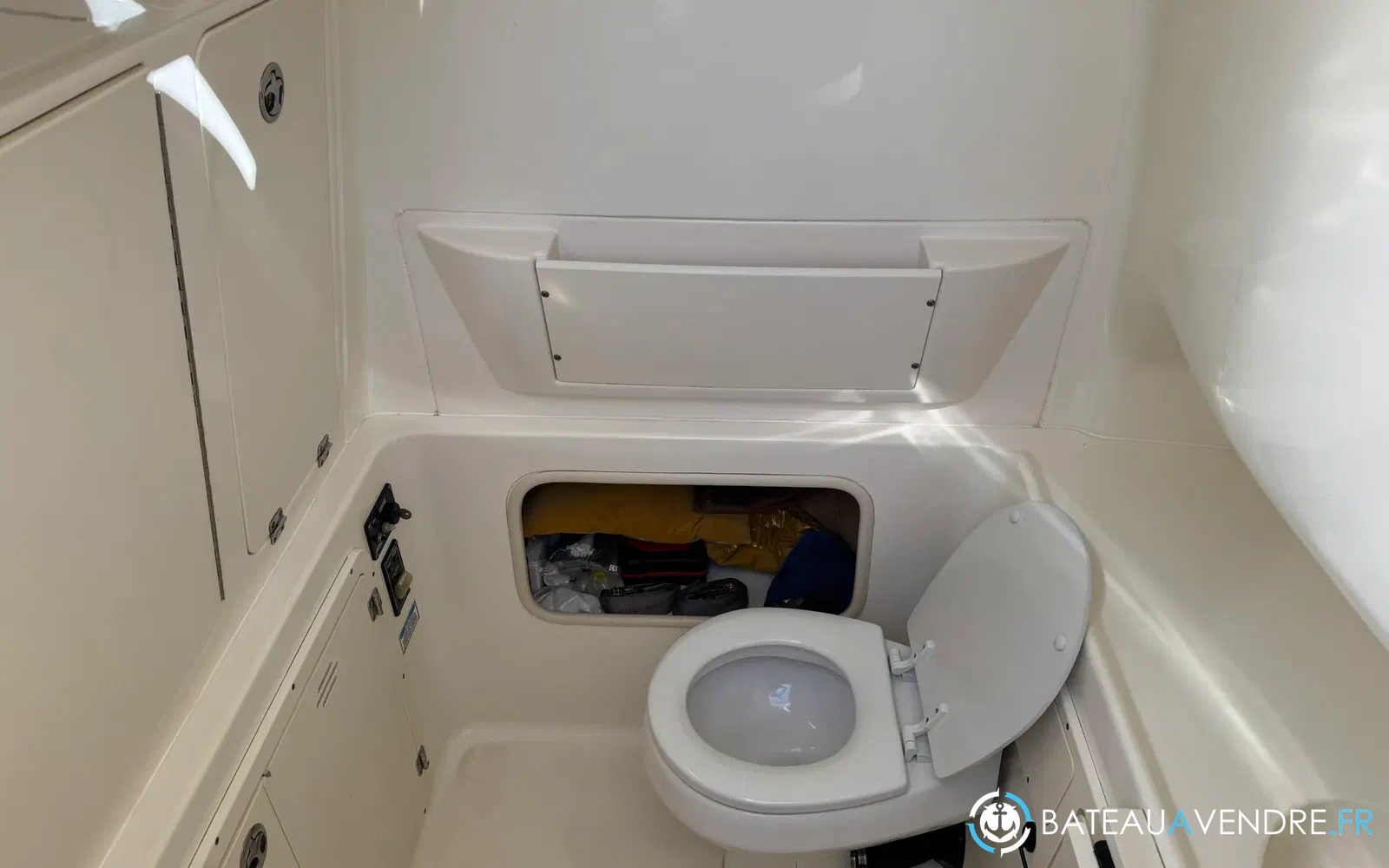 slider 20 Boston Whaler 320 Outrage