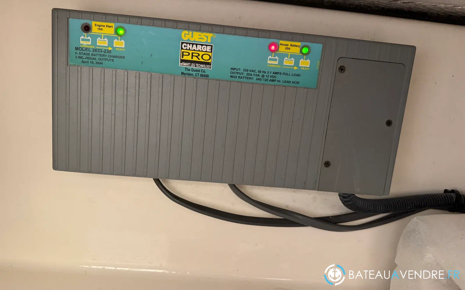 slider 25 Boston Whaler 320 Outrage