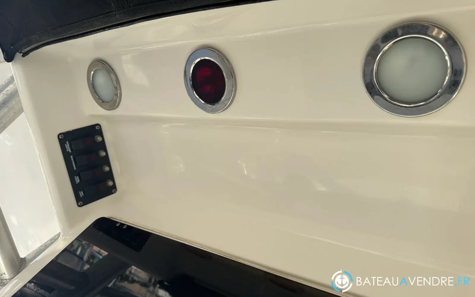 slider 26 Boston Whaler 320 Outrage