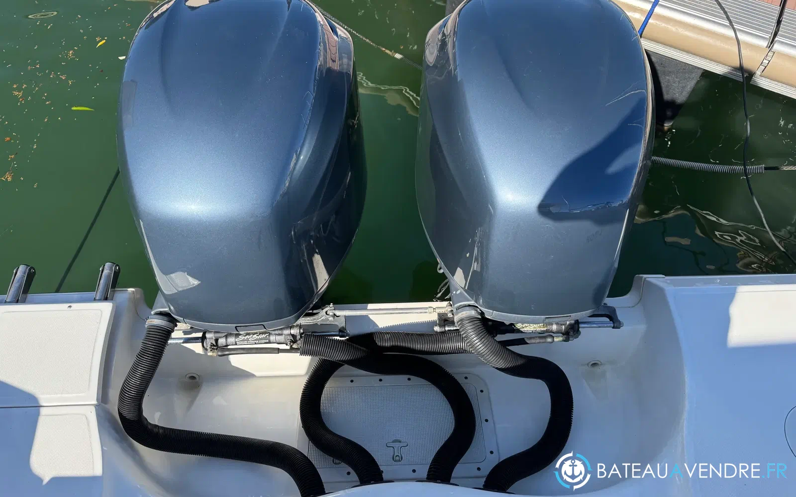 slider 30 Boston Whaler 320 Outrage