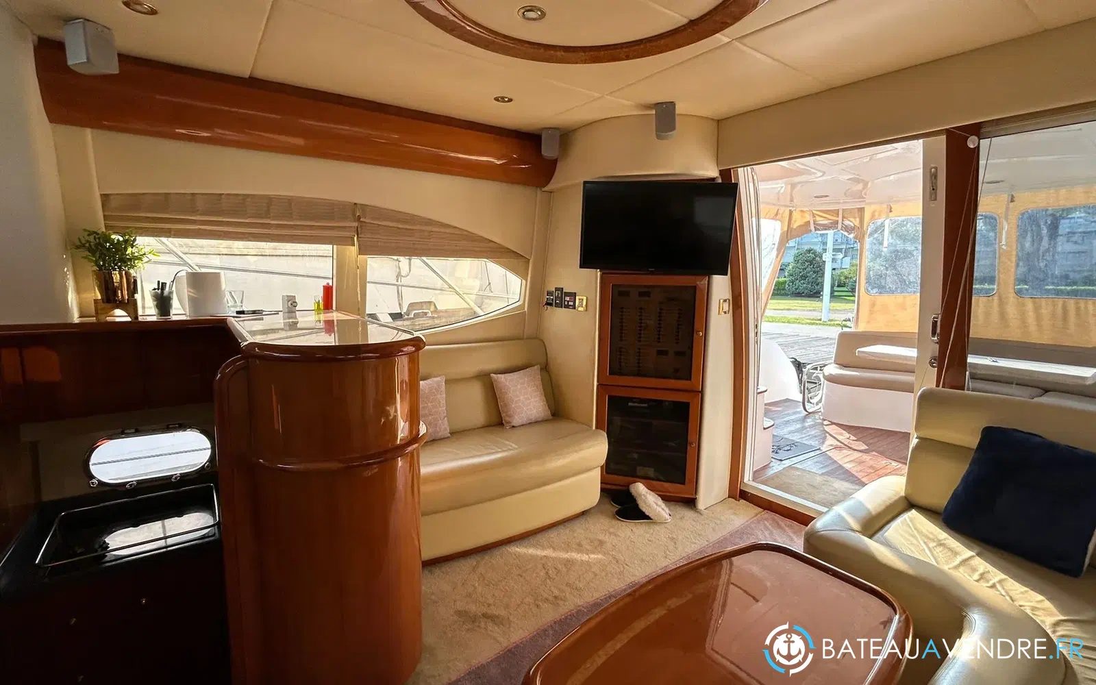slider 13 Majesty Yachts Majesty 50