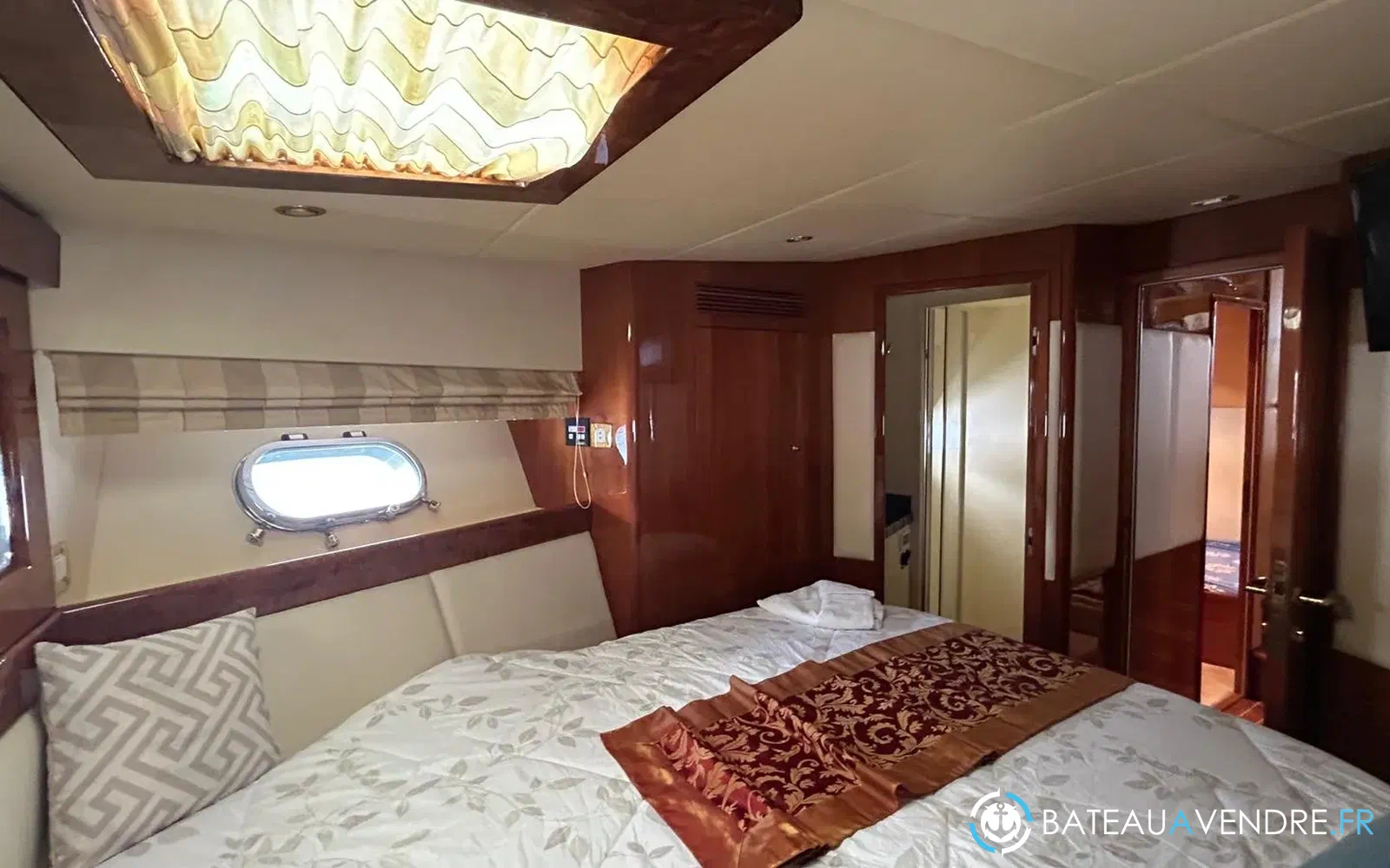slider 15 Majesty Yachts Majesty 50