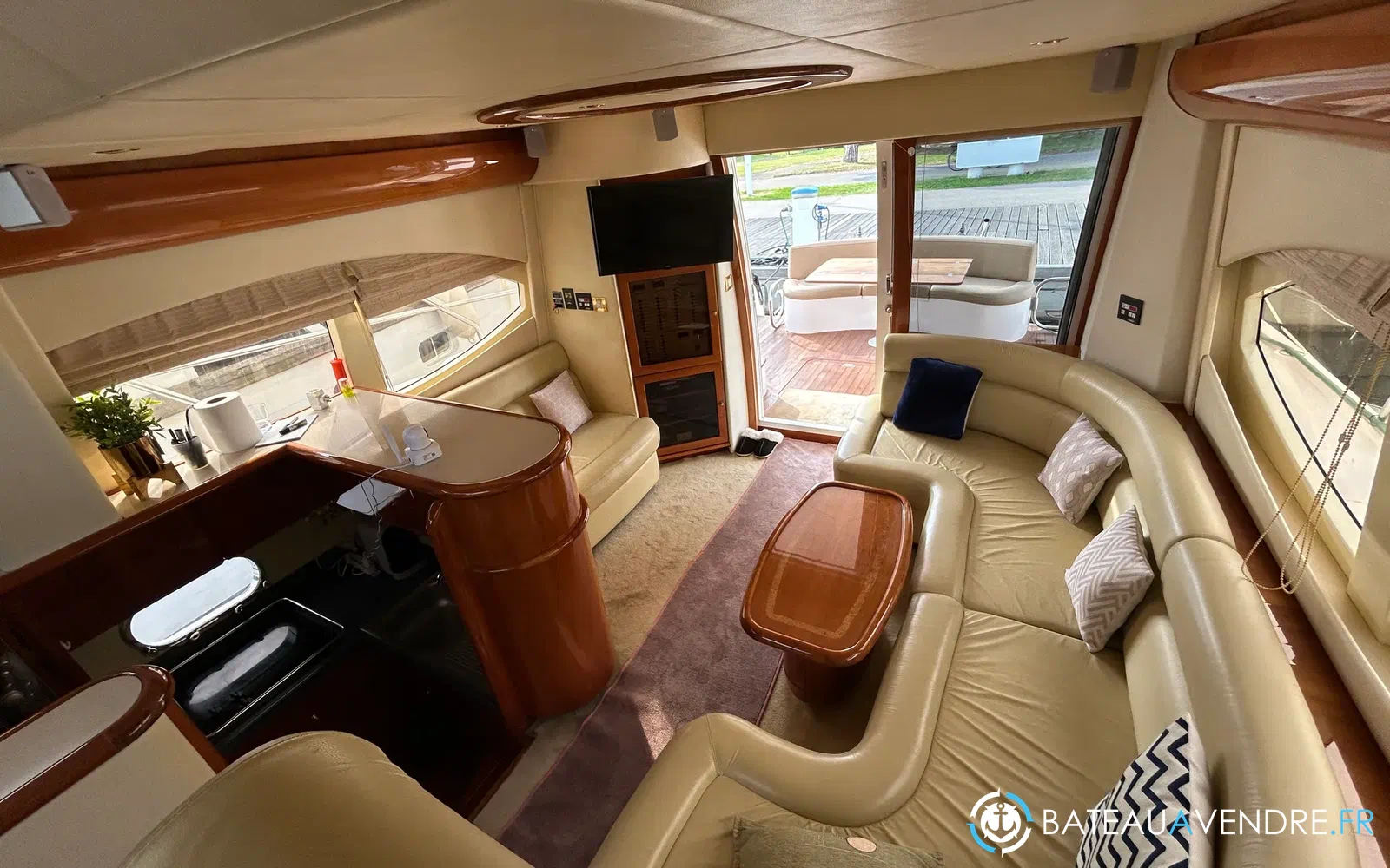 slider 7 Majesty Yachts Majesty 50