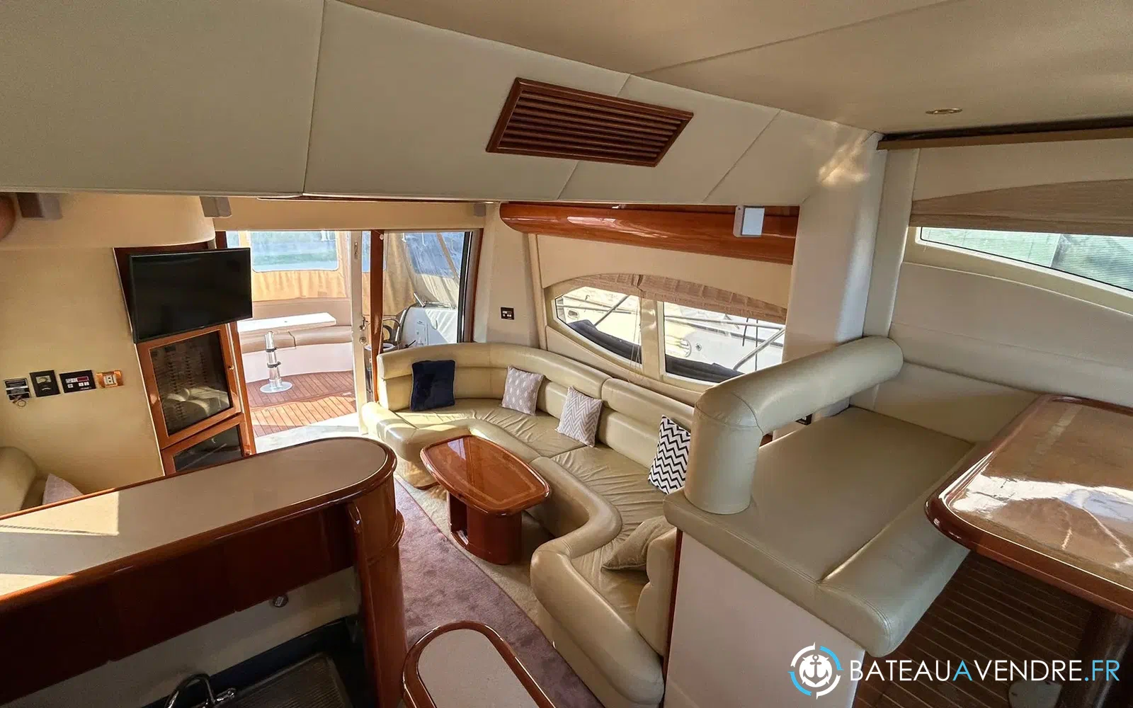 slider 8 Majesty Yachts Majesty 50