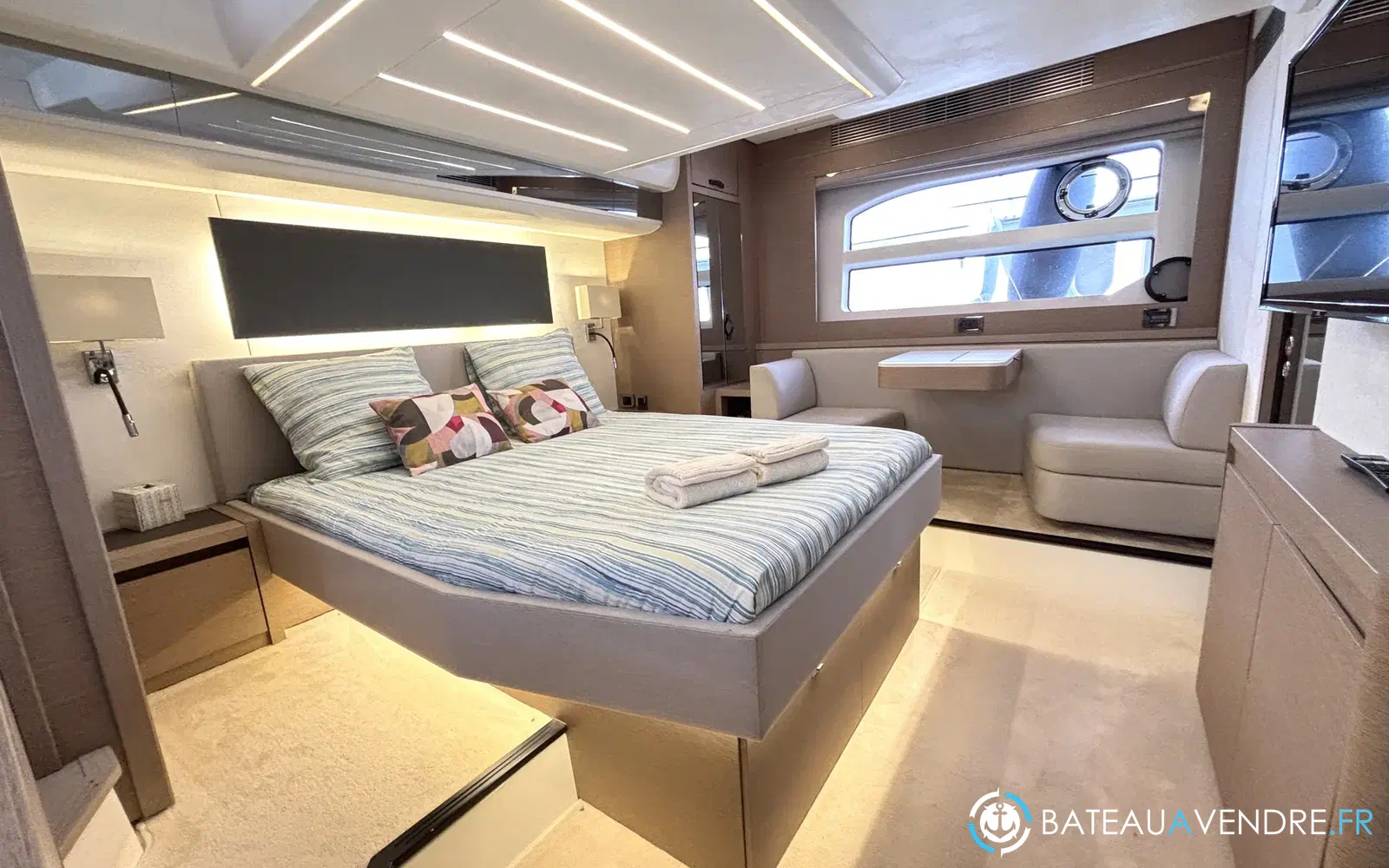 slider 9 Prestige Yachts 590 Fly