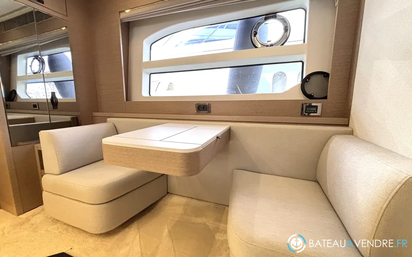 slider 10 Prestige Yachts 590 Fly