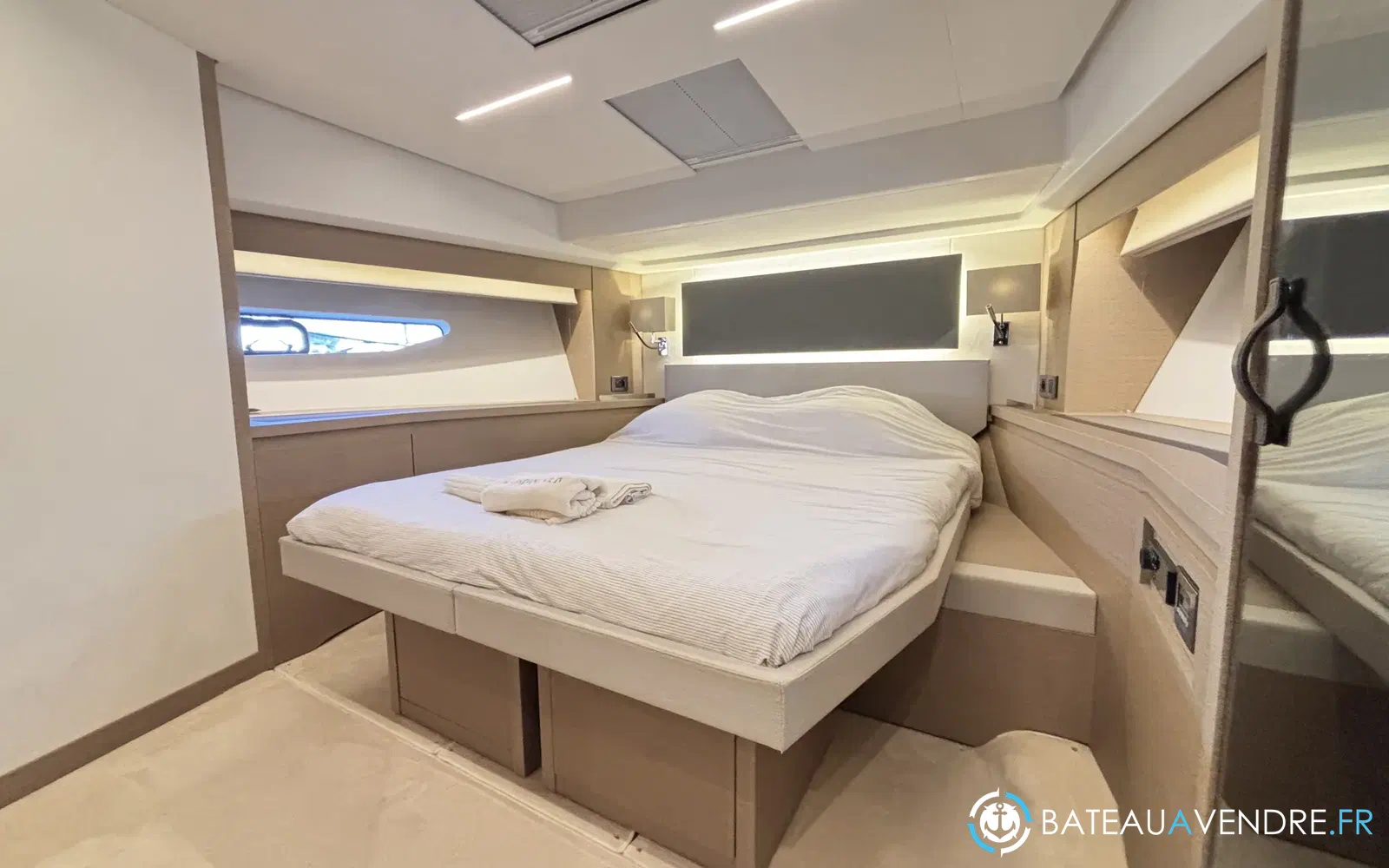 slider 13 Prestige Yachts 590 Fly