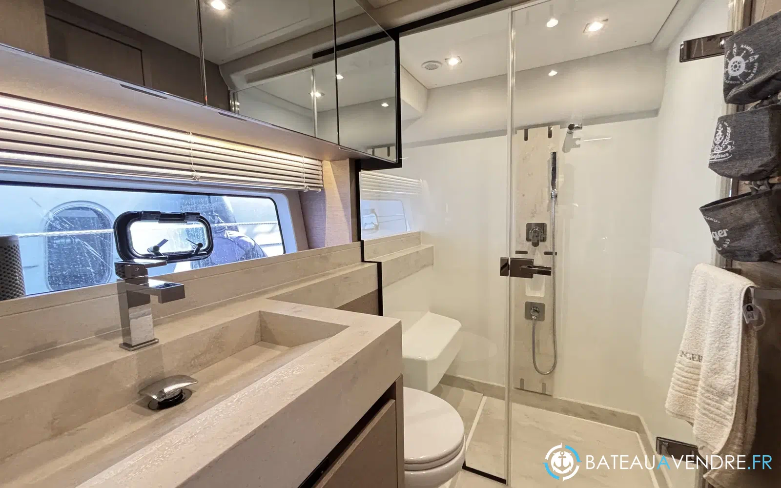 slider 14 Prestige Yachts 590 Fly