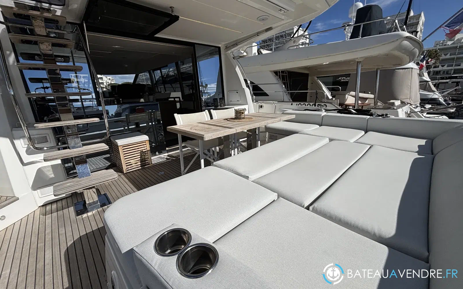 slider 17 Prestige Yachts 590 Fly