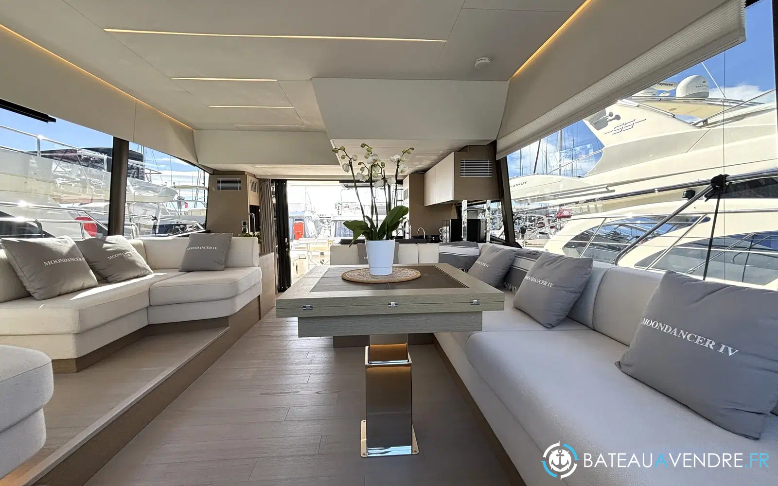 slider 1 Prestige Yachts 590 Fly