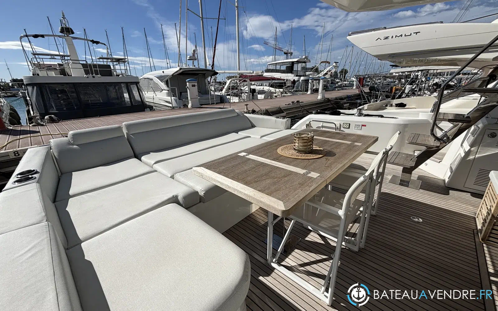 slider 20 Prestige Yachts 590 Fly